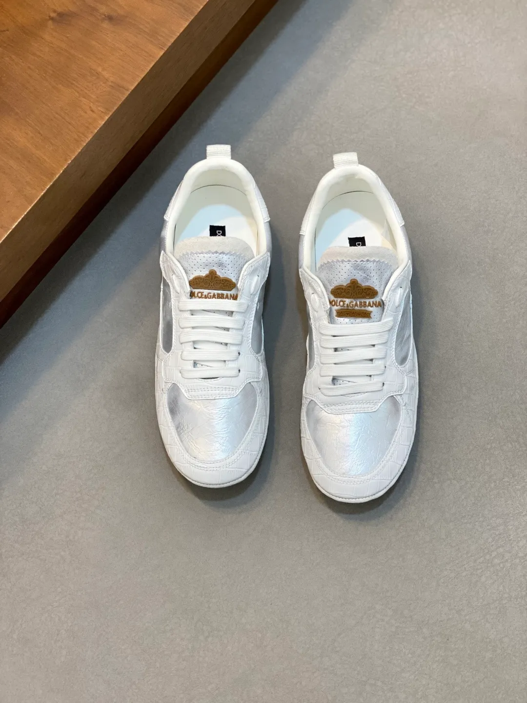 Men's shoes 💰580 2025👉D&G calfskin logo men's casual shoes. As a symbol of exquisite craftsmanship and exquisite details, it is newly embellished with the electroplated DG logo, and high-frequency technology creates a three-dimensional silhouette. Imported cowhide upper + cowhide lining + original rubber outsole 😎😎😎, hand-sewing technology, a must-have item for summer ✈️✈️✈️ Size: 39-44 (38.45 46 customized)
